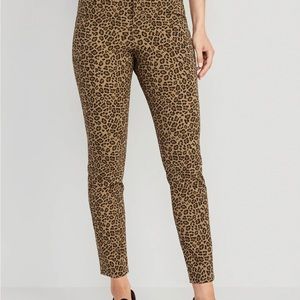 Old Navy Pixie Pant